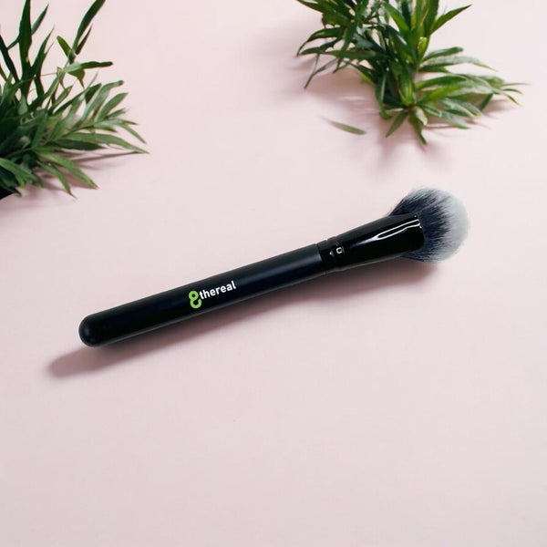 8thereal Cheek Fan Brush with soft synthetic bristles for precise blush, contour, and highlighter application.