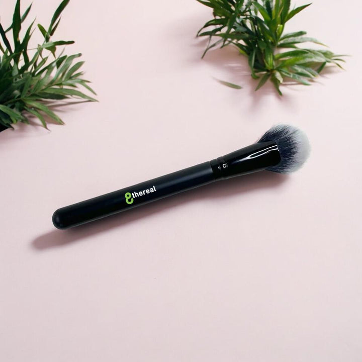 8thereal Cheek Fan Brush with soft synthetic bristles for precise blush, contour, and highlighter application.